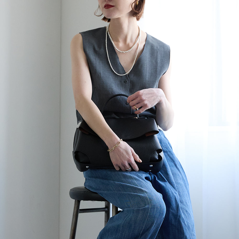 【MUR25006 フェミニンフラップ2WAYバッグ】ブラック