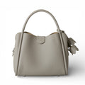 【MUR25007 フラワーチャーム付き2WAYショルダーバッグ】ライトグレー