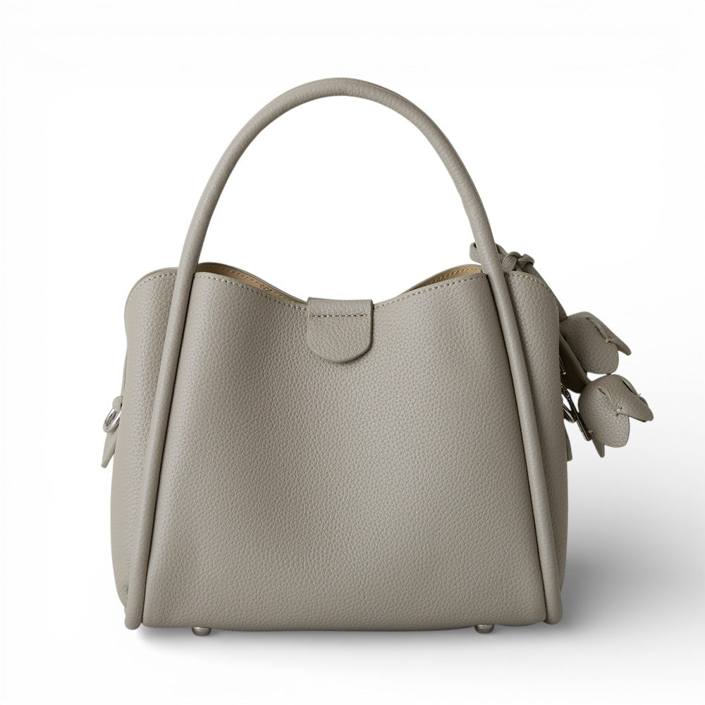 【MUR25007 フラワーチャーム付き2WAYショルダーバッグ】ライトグレー